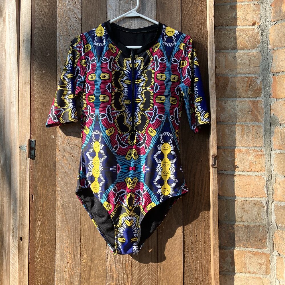 Women's One Piece Swimsuit front ZIPPER- 3/4 sleeves -Multi-color design  preown